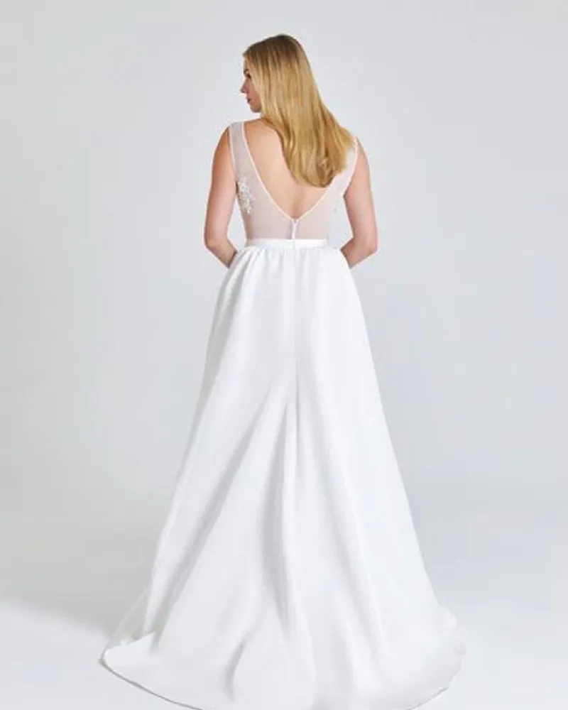 Ronke, back, with a deep V to the waistband.